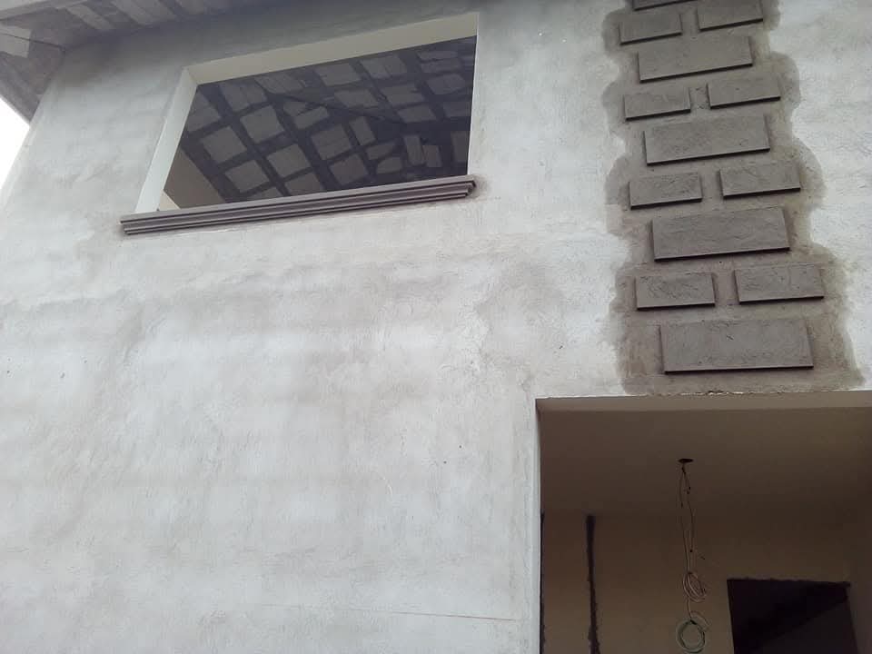 Pared con relieve de ladrillo decorativo